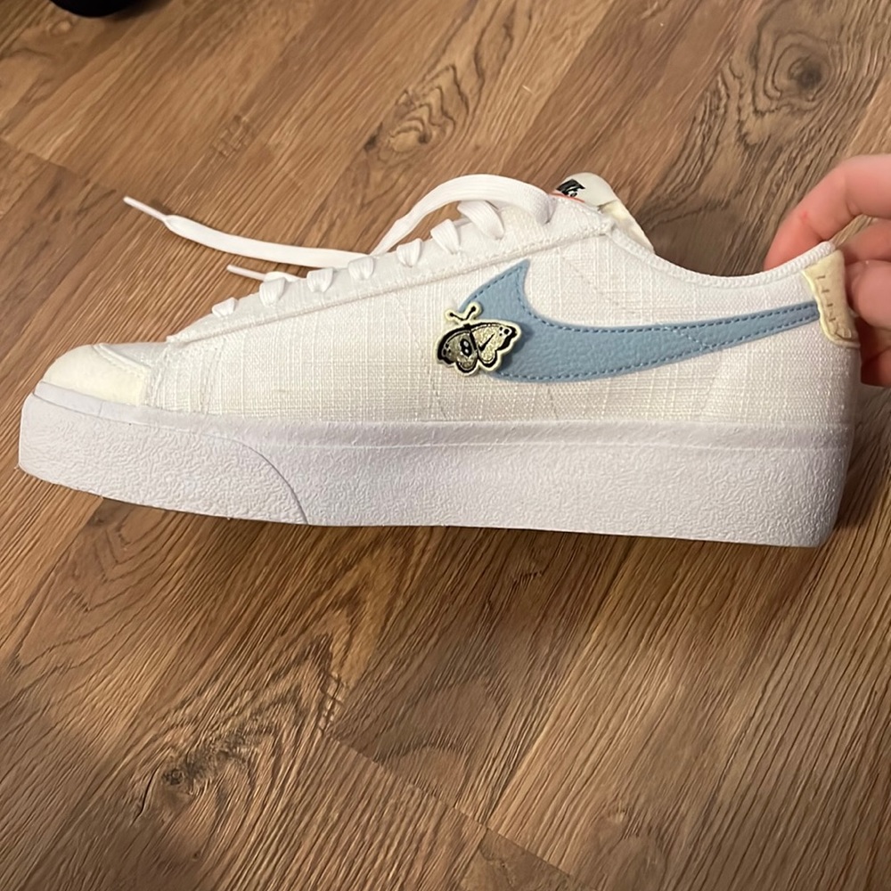 never worn women’s size 9.5 nike blazer ‘77 low platforms